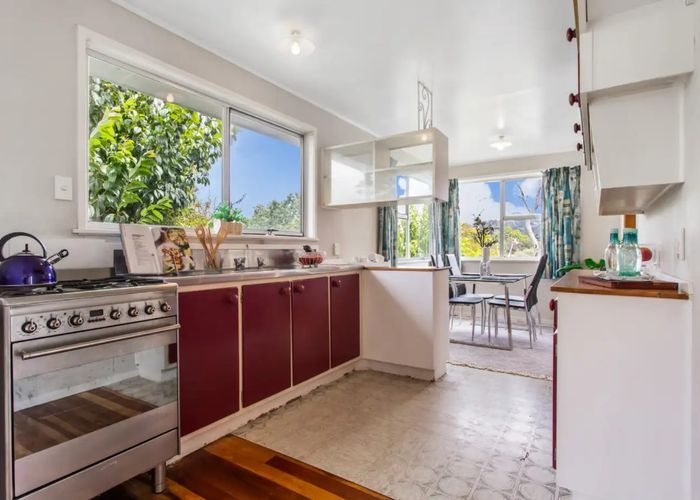  at 15 Cliff View Drive, Green Bay, Auckland