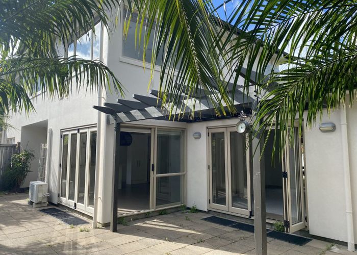  at 58  English Oak Drive, Schnapper Rock, North Shore City, Auckland