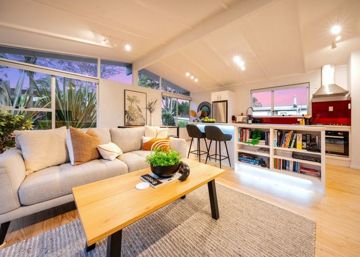  at 68 Lantana Road, Green Bay, Auckland
