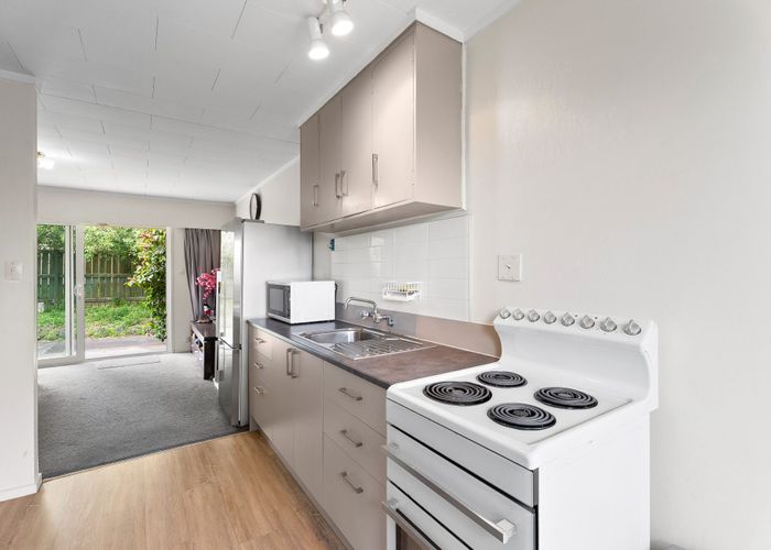  at 2/68A Ridge Road, Howick, Manukau City, Auckland