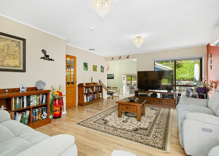  at 52 Peterhouse Street, Tawa, Wellington