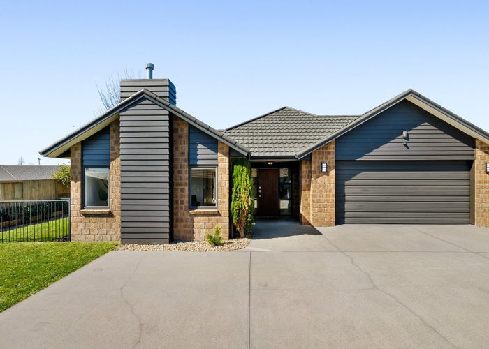  at 7 Amberley Place, Flagstaff, Hamilton