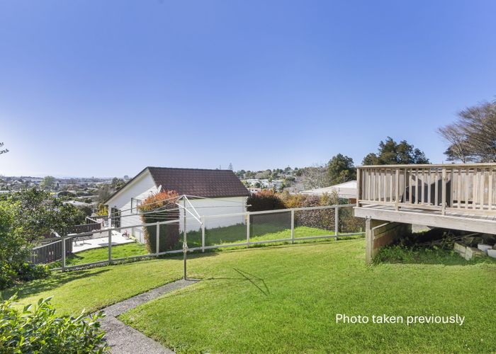  at 2/8 Havana Place, Glenfield, North Shore City, Auckland