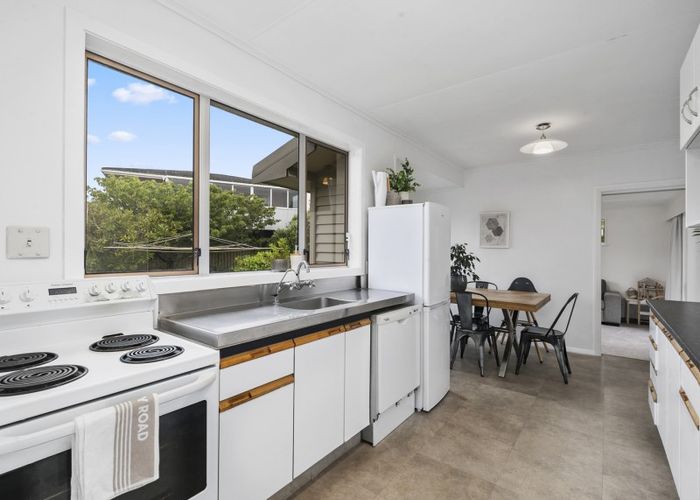  at 2 Hadfield Place, Paraparaumu Beach, Paraparaumu