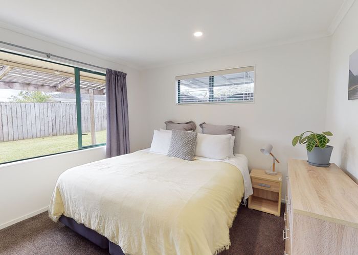  at 2/541 Swanson Road, Ranui, Auckland
