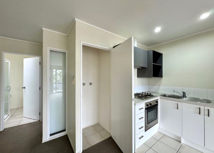  at 21/15 Bishop Lenihan Place, East Tamaki, Manukau City, Auckland