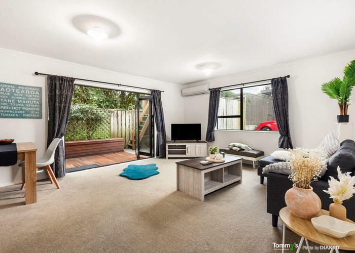  at 4/163 Queens Drive, Lyall Bay, Wellington