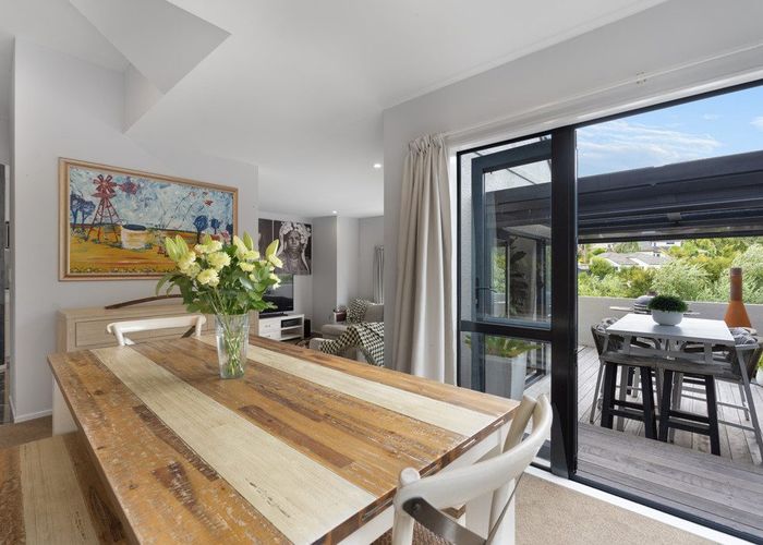  at 11/19 Langana Avenue, Browns Bay, North Shore City, Auckland