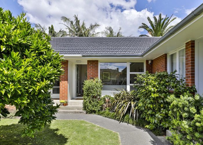  at 2/12 Bella Vista Road, Herne Bay, Auckland