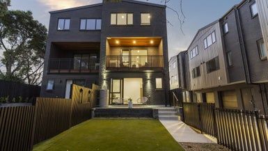  at 9C Huia Road, Point Chevalier, Auckland