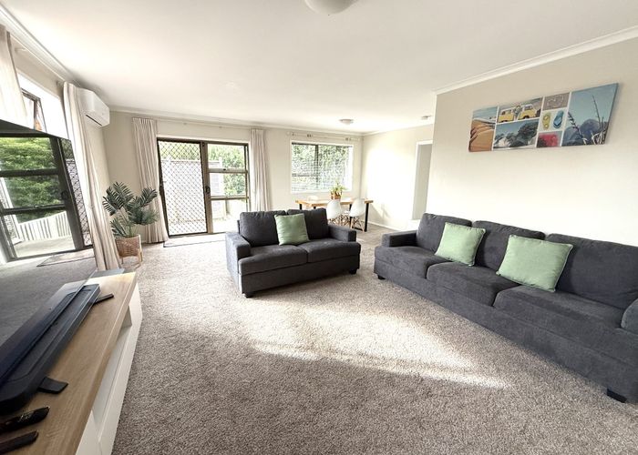  at 2/27 Rapallo Road, Farm Cove, Manukau City, Auckland