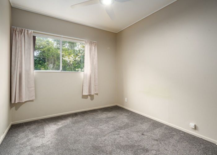  at Top Floor/32 Thurleigh Grove, Karori, Wellington, Wellington