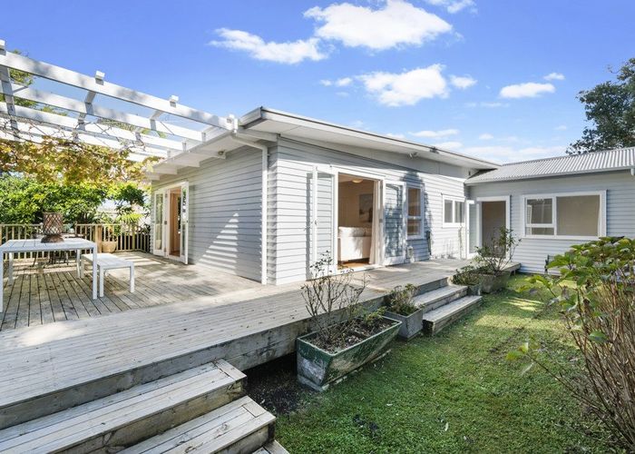  at 1/1A Scarboro Terrace, Murrays Bay, North Shore City, Auckland