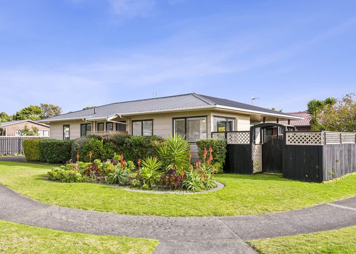  at 99 Queens Road, Waikanae Beach, Waikanae