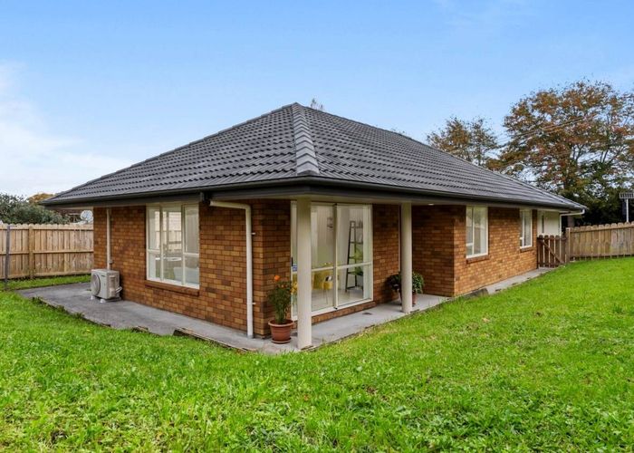  at 100D Parrs Cross Road, Henderson, Auckland