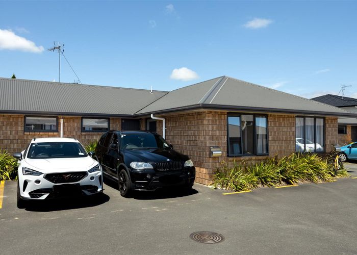  at 3/102 Old Farm Road, Hamilton East, Hamilton