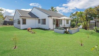  at 4 Freestone Place, Henderson, Auckland