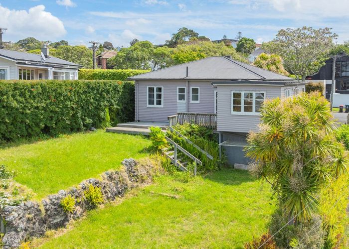  at 33 Kawau Road, Greenlane, Auckland