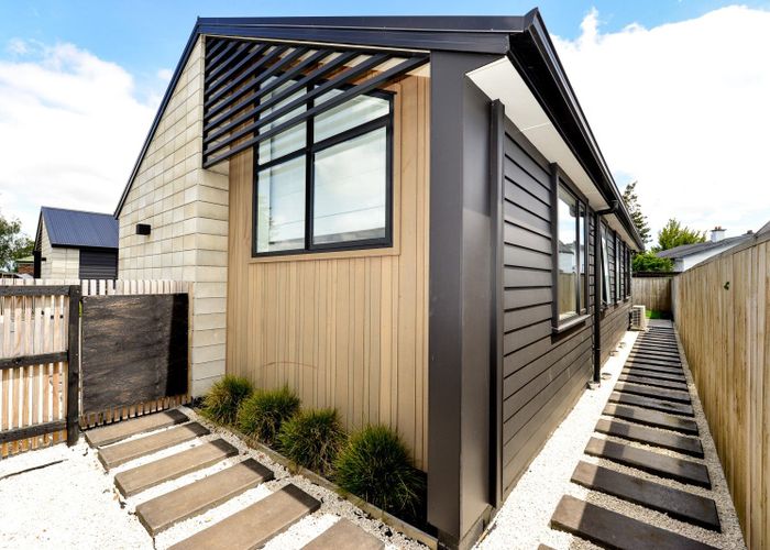  at 2/103 Cambridge Road, Hillcrest, Hamilton