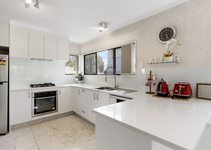  at 123 Porritt Avenue, Chatswood, Auckland
