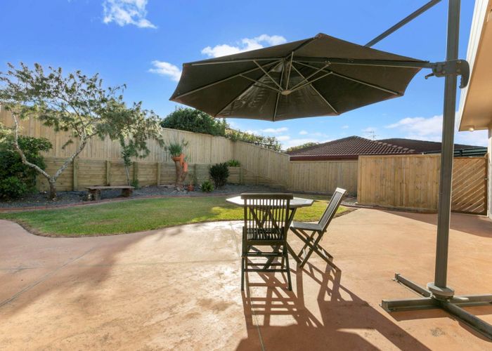  at 14 Summerland Drive, Henderson, Auckland