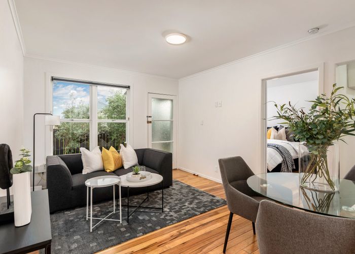  at 2/10 Walker Road, Point Chevalier, Auckland City, Auckland