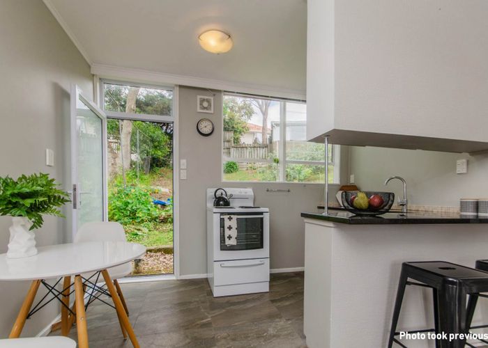  at 4/2 Waitati Place, Avondale, Auckland