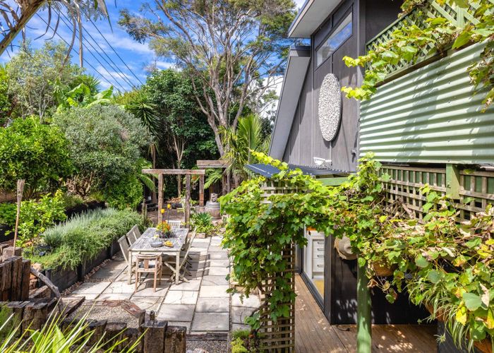  at 33 Beatty Parade, Surfdale, Waiheke Island, Auckland