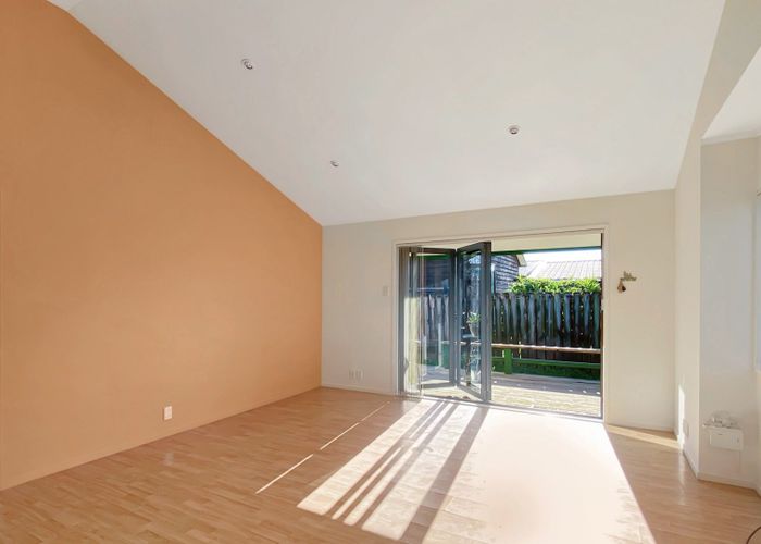  at 4/390 West Coast Road, Glen Eden, Waitakere City, Auckland