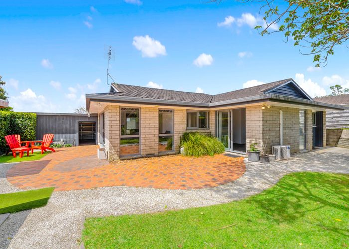  at 90 Glenmore Road, Sunnyhills, Auckland