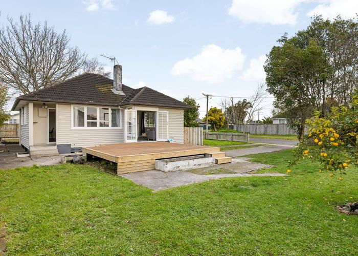  at 2 Yeats Crescent, Fairfield, Hamilton