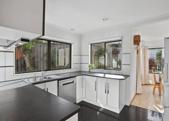  at 2/148 Pigeon Mountain Road, Half Moon Bay, Manukau City, Auckland