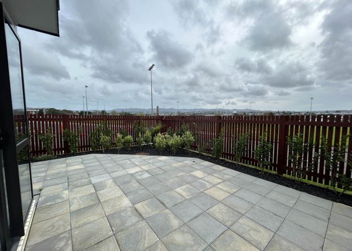  at 2/6 Treasure Lane, Te Atatu South, Waitakere City, Auckland