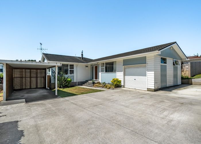  at 3 Discovery Drive, Whitby, Porirua