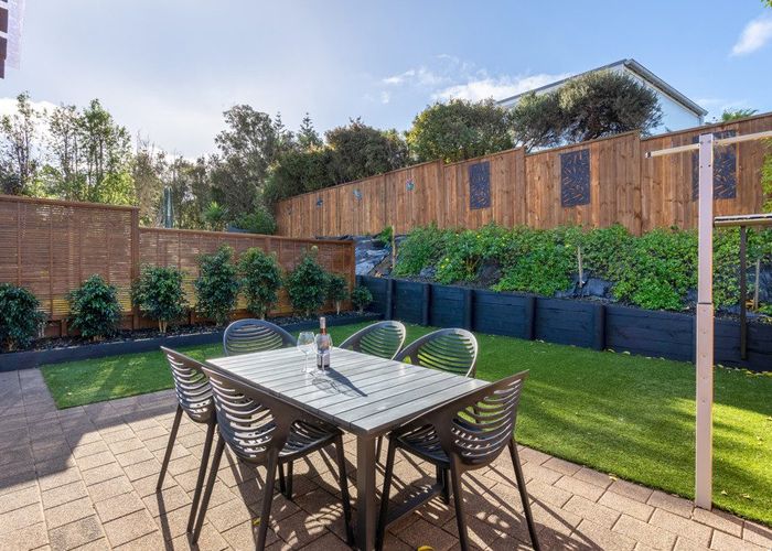  at 10/8 Tobago Place, Sunnynook, Auckland