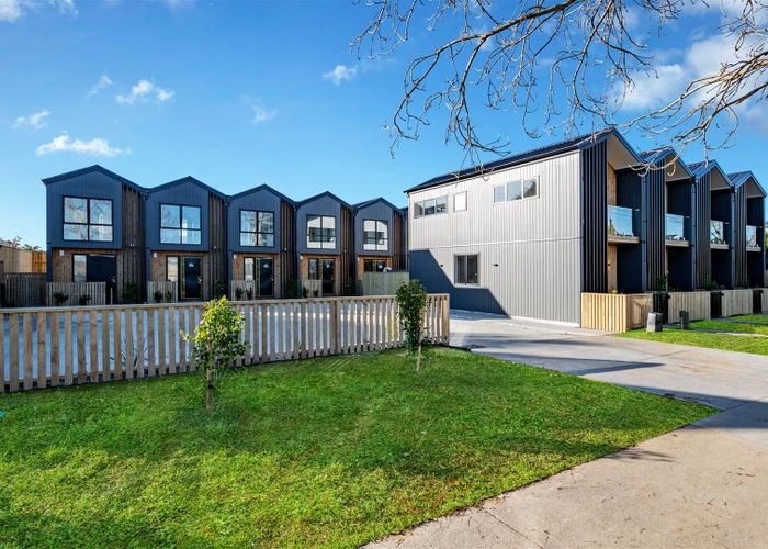  at 4/110 Beach Road, Te Atatu Peninsula, Auckland