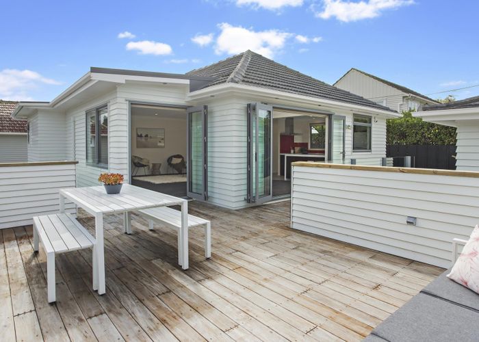  at 7 Cliff View Drive, Green Bay, Auckland