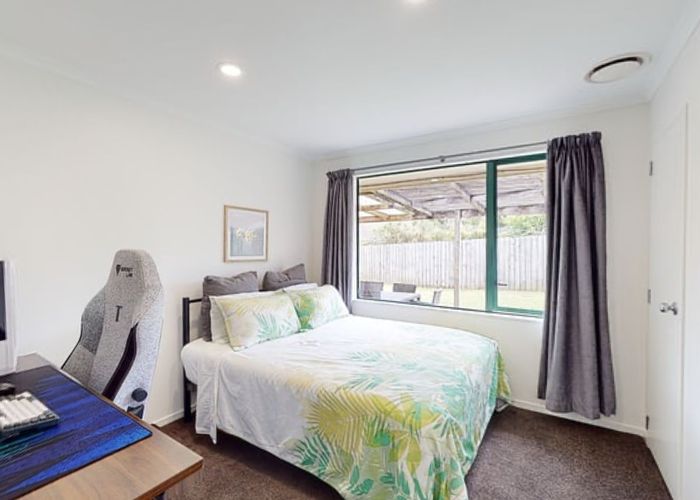  at 2/541 Swanson Road, Ranui, Auckland