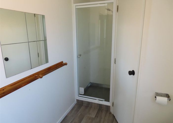  at 2/33 Curacao Place, Half Moon Bay, Auckland