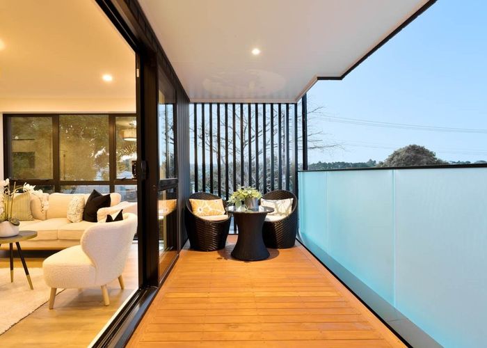  at 2/34 Lincoln Park Avenue, Massey, Auckland