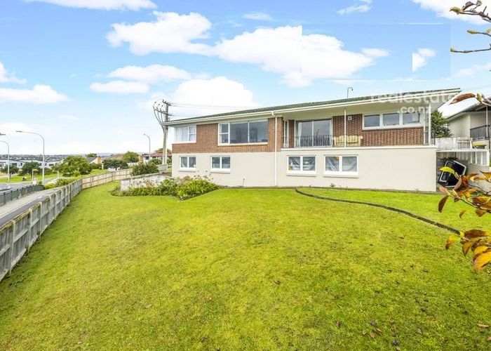  at 520 Glenfield Road, Glenfield, North Shore City, Auckland