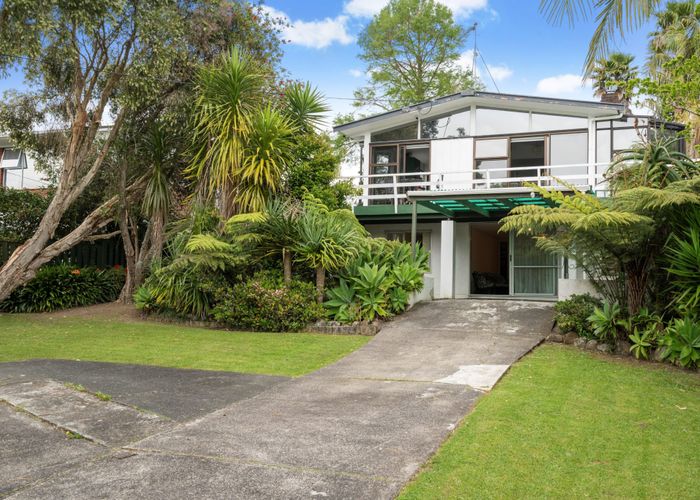  at 9 Grassmere Road, Henderson Valley, Auckland