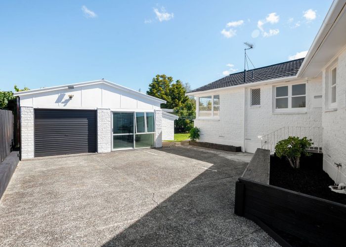  at 15 Kensington Place, Fairfield, Hamilton