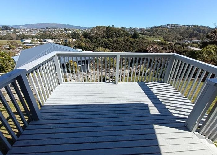  at 8 Gaff Place, Whitby, Porirua, Wellington