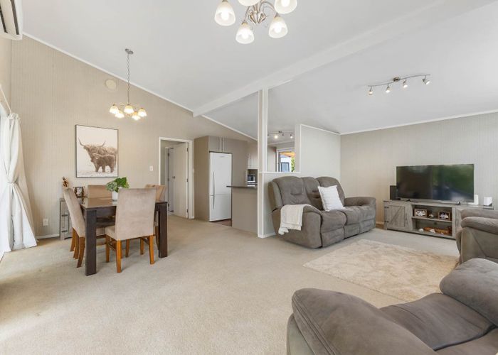  at 7A & 7 Gleneagles Grove, Wattle Downs, Manukau City, Auckland