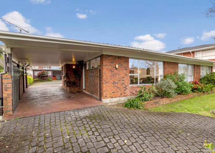  at 17 Cheriton Road, Mellons Bay, Auckland