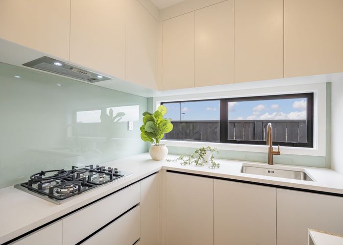  at 5 Weir Lane, Oteha, North Shore City, Auckland