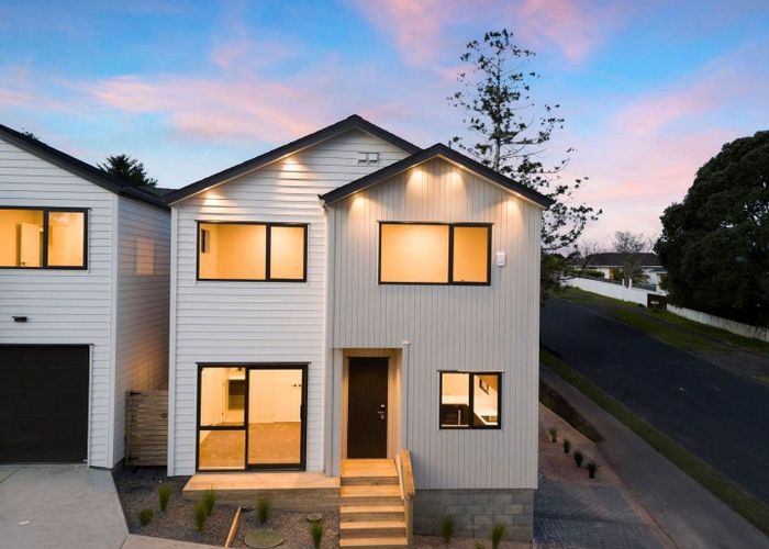  at 2/5 Topliss Drive, Torbay, North Shore City, Auckland