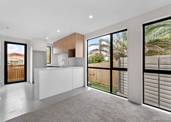  at 8/300 Great North Road, Henderson, Waitakere City, Auckland