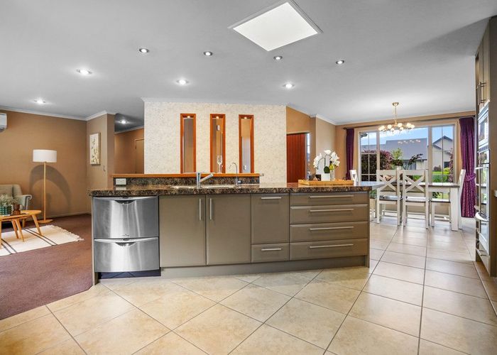  at 13 Langdale Court, Huntington, Hamilton